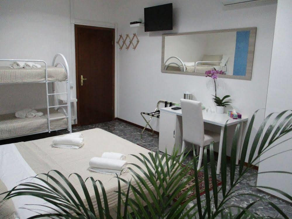 Maxim Rooms Rome Exterior photo
